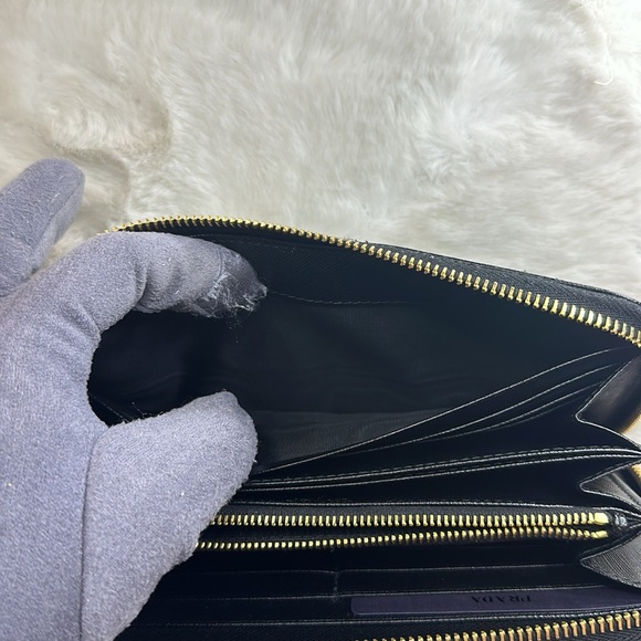 AUTHENTIC PRADA ZIP LONG WALLET - Picture 16 of 17